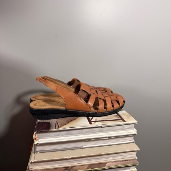 Array Women’s Size 8.5 Tan Woven Leather Sandals - Picture 3 of 13